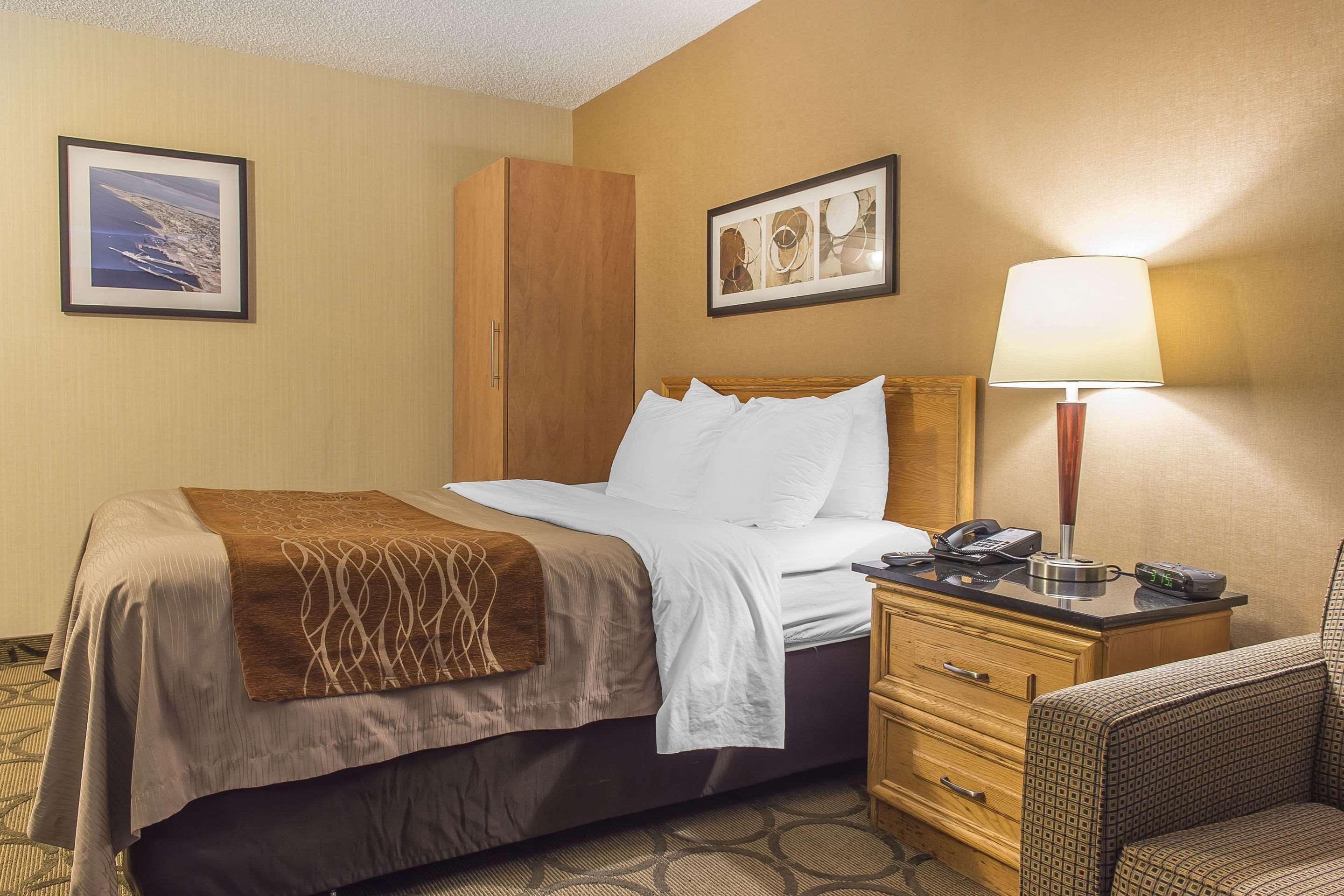 Comfort Inn Sept lles Bagian luar foto