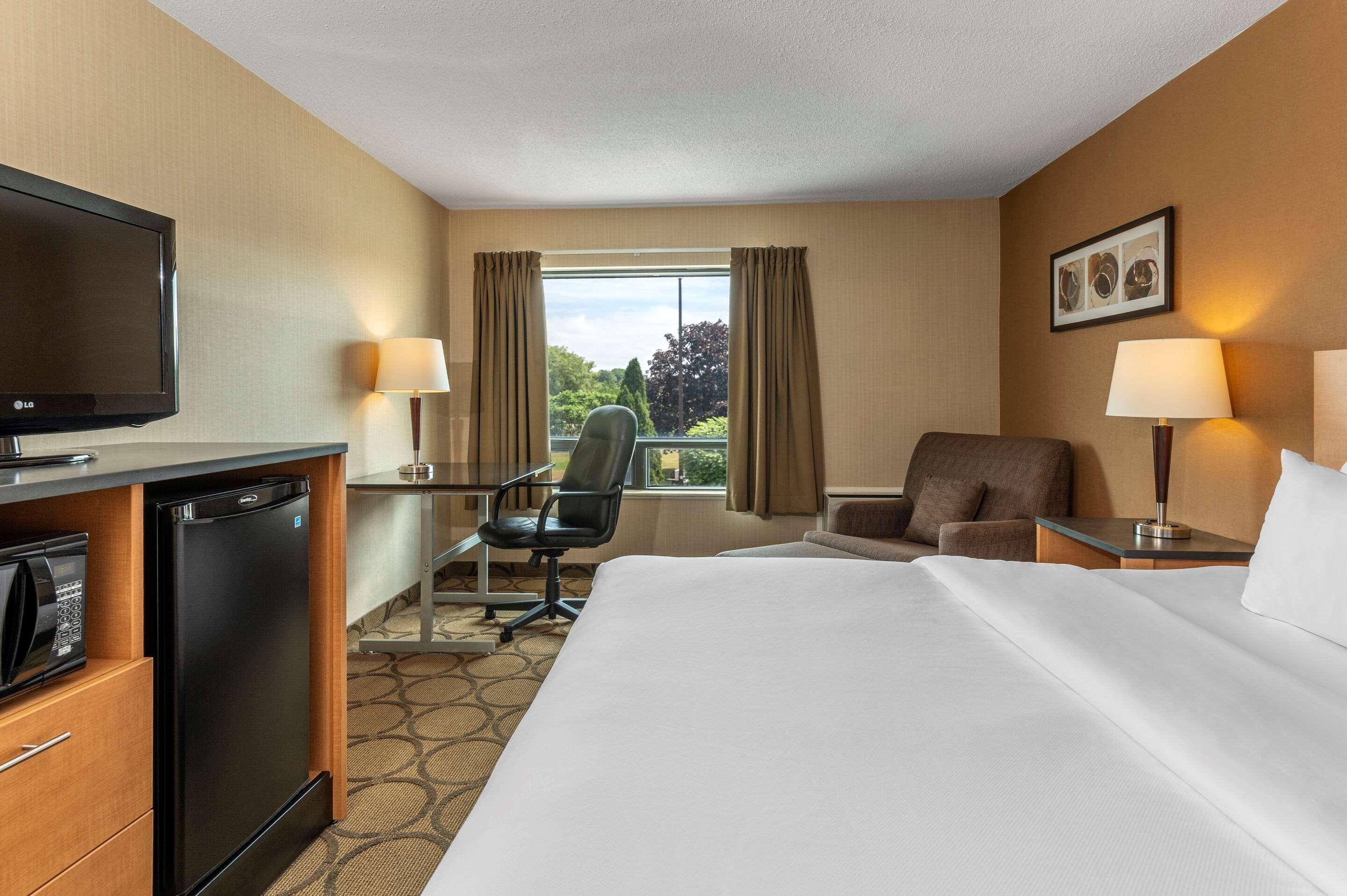 Comfort Inn Sept lles Bagian luar foto