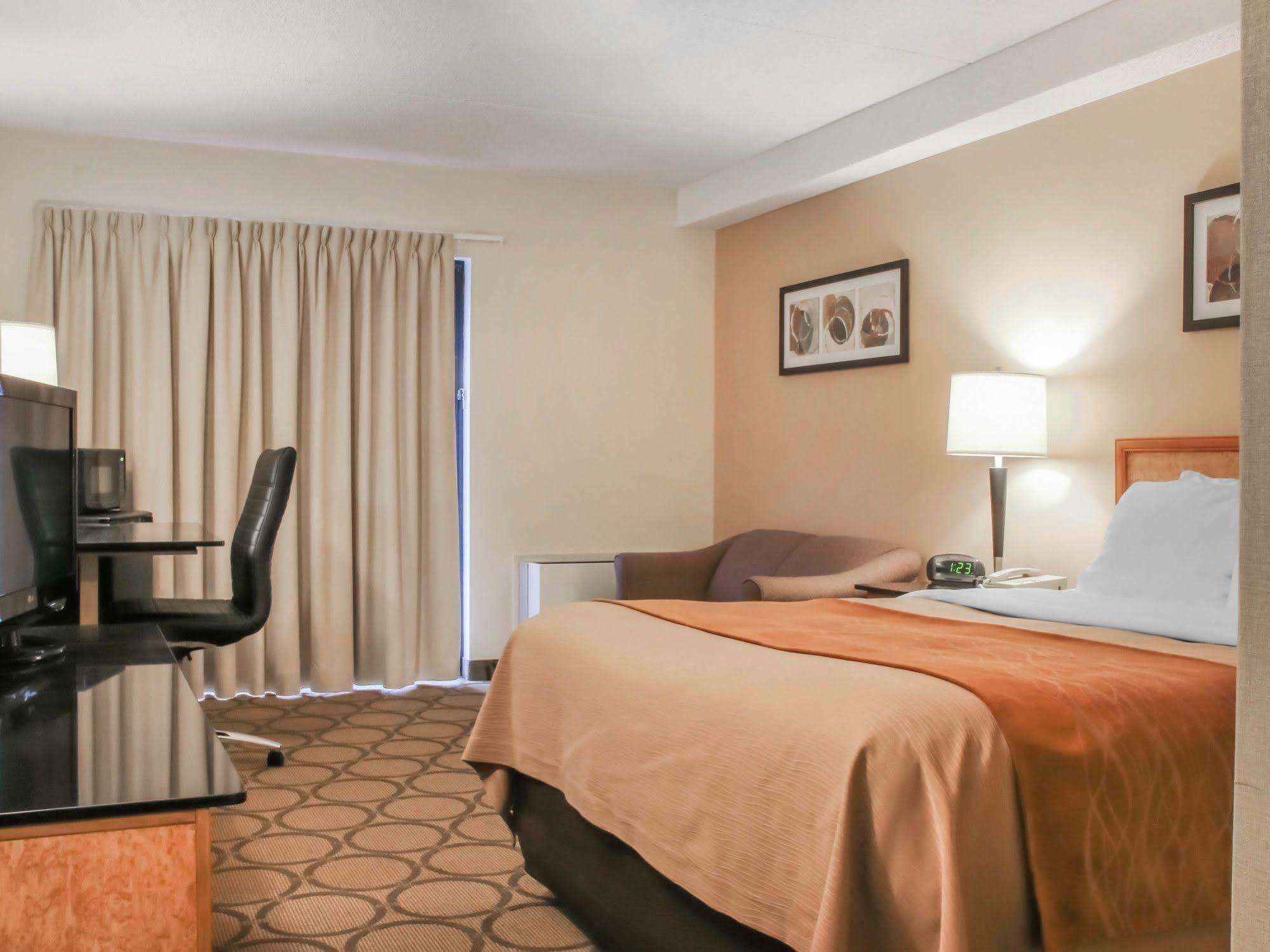Comfort Inn Sept lles Bagian luar foto
