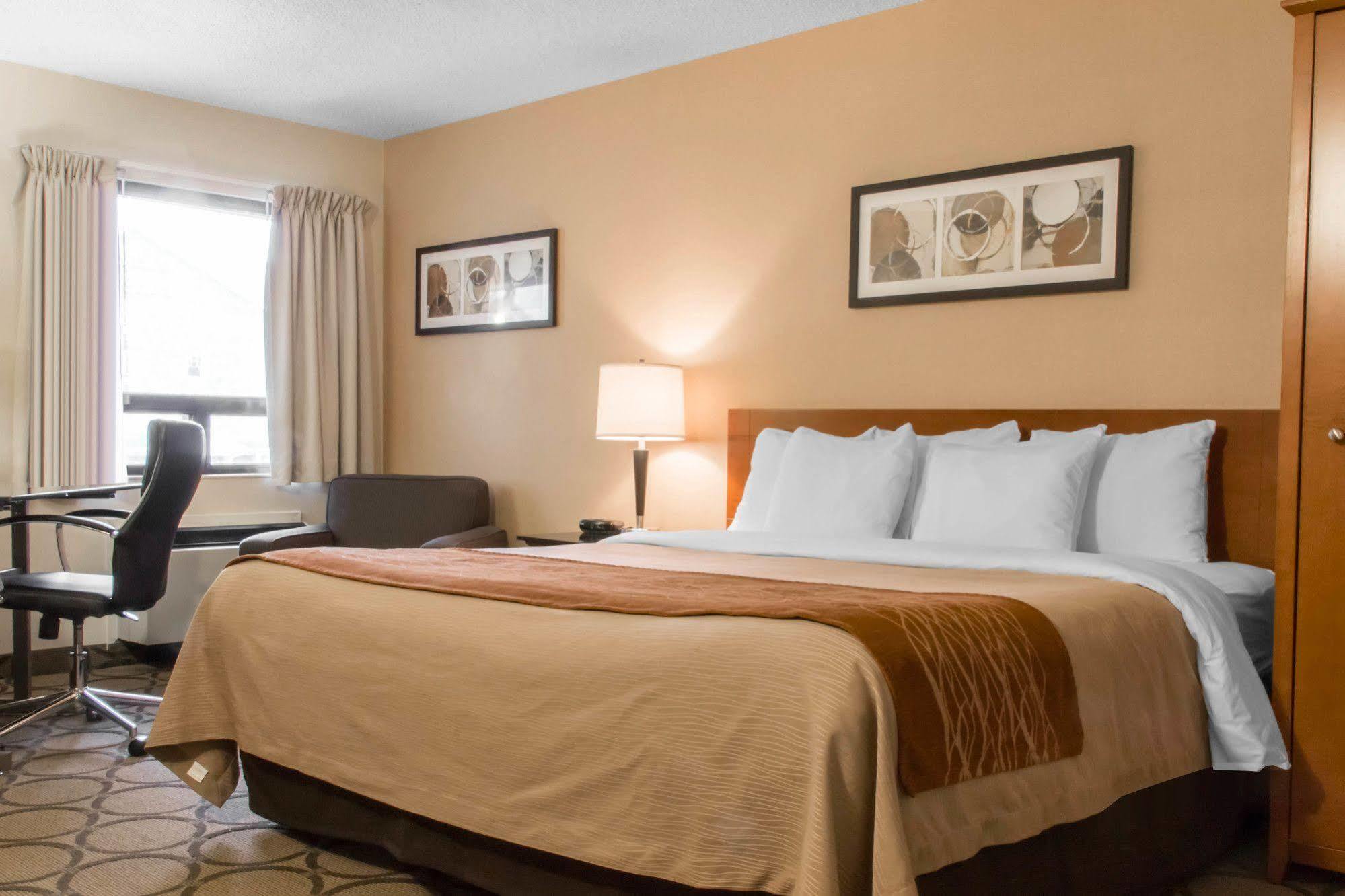 Comfort Inn Sept lles Bagian luar foto