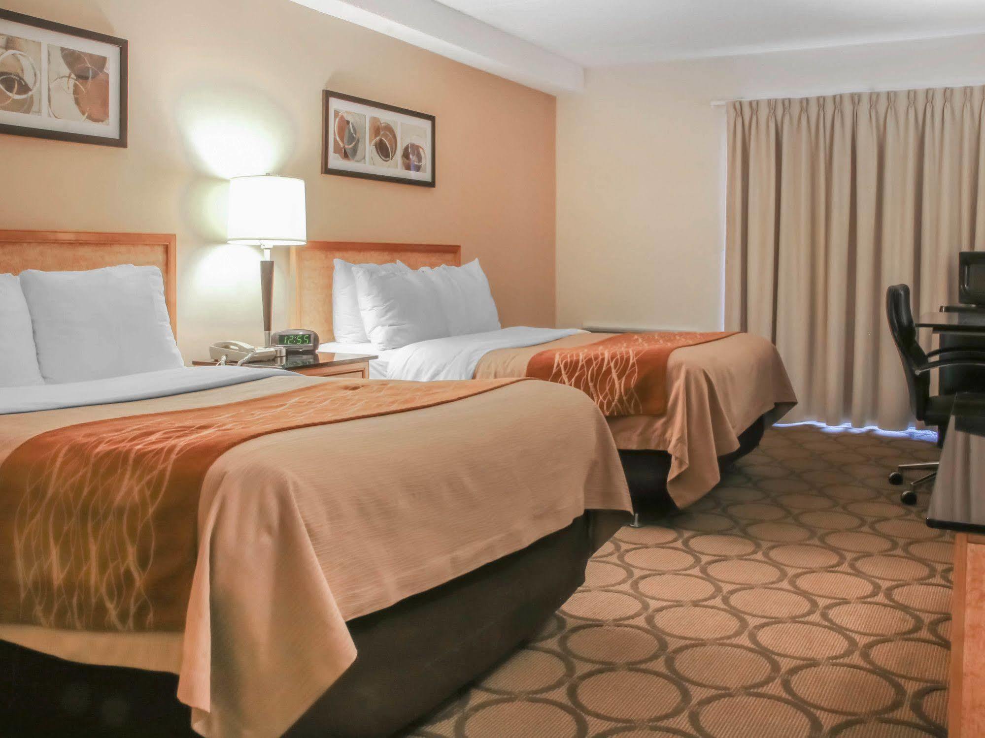 Comfort Inn Sept lles Bagian luar foto